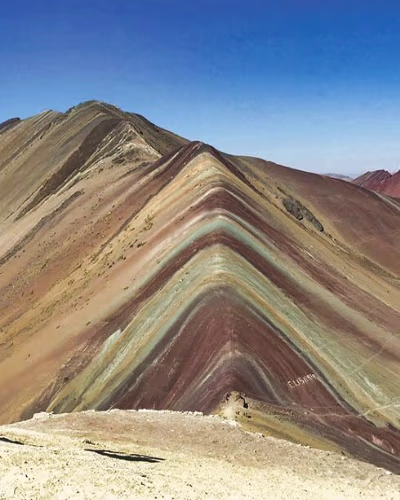 Senderistas en la Montaña de Colores