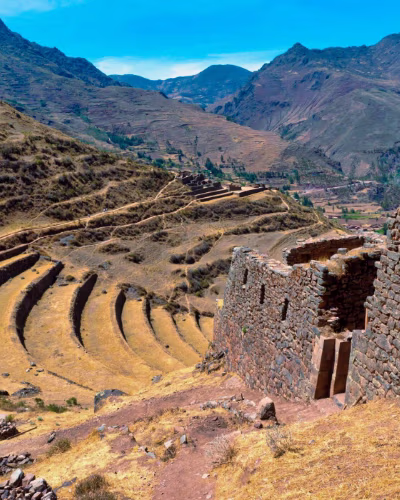 Vista de andenes en Pisac, Valle Sagrado